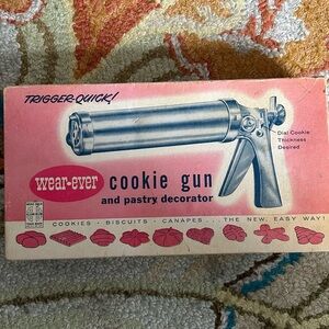 Vintage Wear Ever Cookie Gun and Pastry Decorator Trigger Quick No 3365 in box